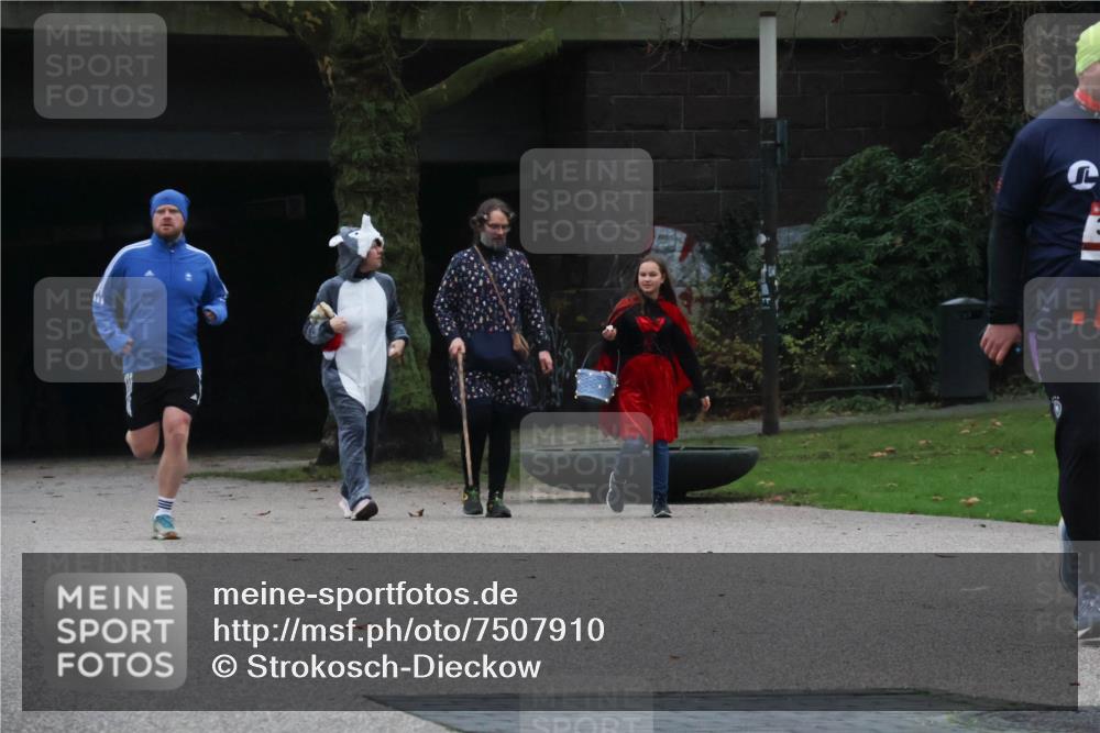 08.12.2024 - St. Pauli X-Mass-Run No. 14 Strokosch-Dieckow http://msf.ph/oto/7507910 08.12.2024 09:48:23 Laufen  meine-sportfotos.de