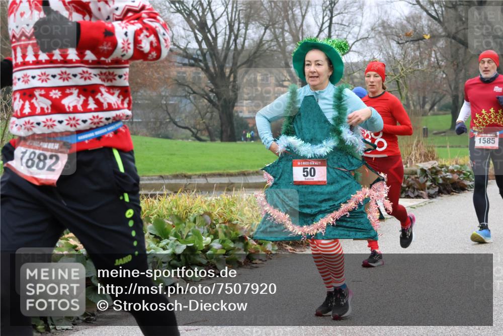 08.12.2024 - St. Pauli X-Mass-Run No. 14 Strokosch-Dieckow http://msf.ph/oto/7507920 08.12.2024 10:53:11 Laufen 14, 1882, 50, 1585 meine-sportfotos.de