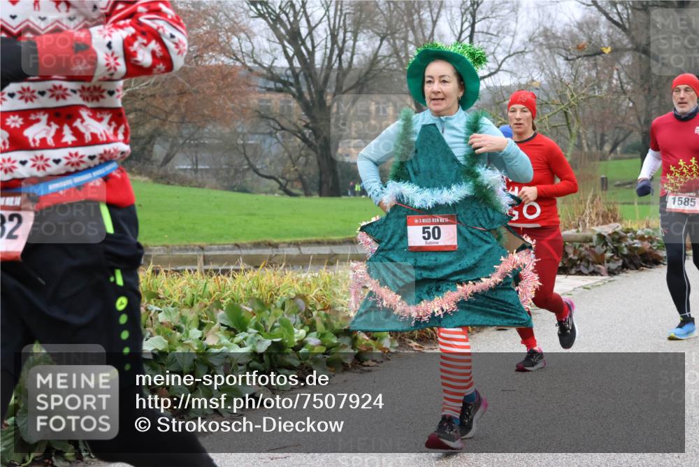 08.12.2024 - St. Pauli X-Mass-Run No. 14 Strokosch-Dieckow http://msf.ph/oto/7507924 08.12.2024 10:53:12 Laufen 832, 14, 50, 1585 meine-sportfotos.de