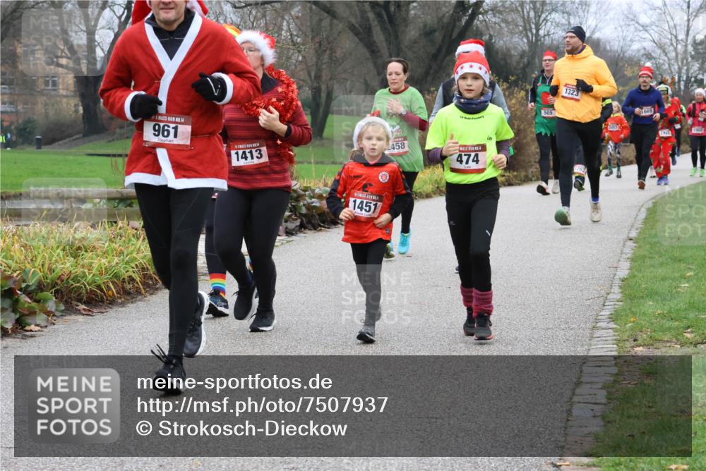 08.12.2024 - St. Pauli X-Mass-Run No. 14 Strokosch-Dieckow http://msf.ph/oto/7507937 08.12.2024 10:53:14 Laufen 14, 961, 14, 1413, 1451, 458, 14, 474, 505, 1323, 1669, 18 meine-sportfotos.de