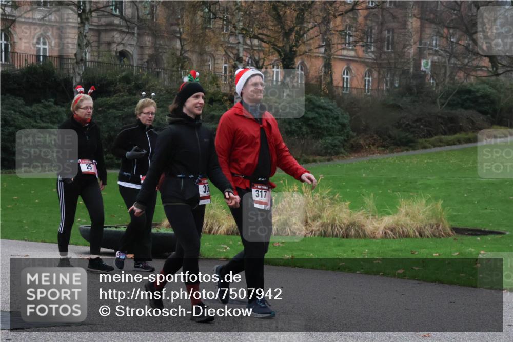 08.12.2024 - St. Pauli X-Mass-Run No. 14 Strokosch-Dieckow http://msf.ph/oto/7507942 08.12.2024 09:49:10 Laufen 25, 30, 317 meine-sportfotos.de