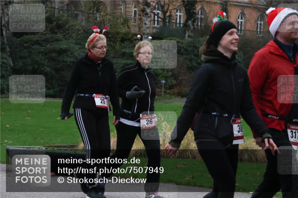 08.12.2024 - St. Pauli X-Mass-Run No. 14 Strokosch-Dieckow http://msf.ph/oto/7507949 08.12.2024 09:49:11 Laufen 25, 26, 30, 2, 317 meine-sportfotos.de