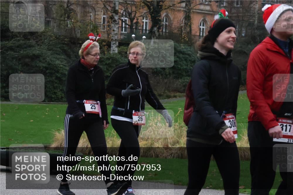 08.12.2024 - St. Pauli X-Mass-Run No. 14 Strokosch-Dieckow http://msf.ph/oto/7507953 08.12.2024 09:49:11 Laufen 25, 26, 30, 317, 317 meine-sportfotos.de