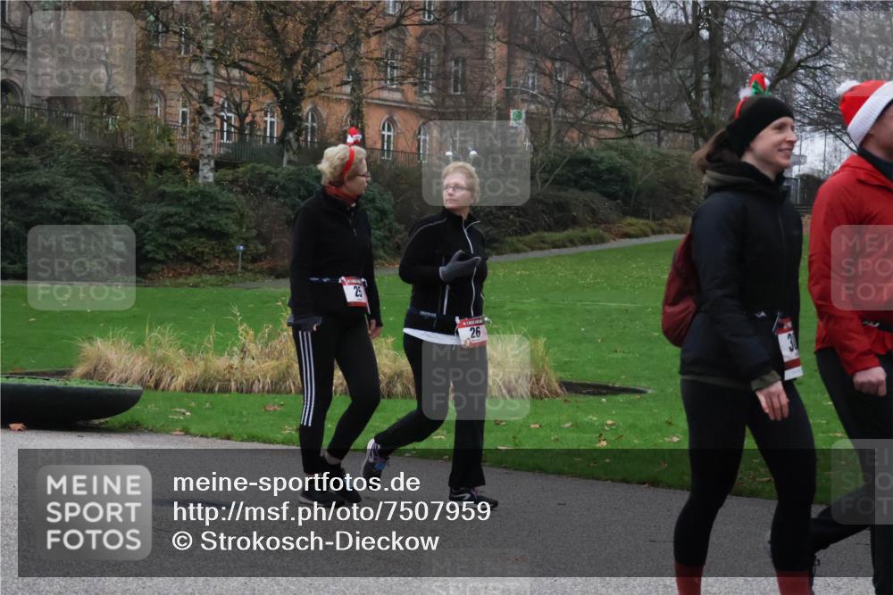 08.12.2024 - St. Pauli X-Mass-Run No. 14 Strokosch-Dieckow http://msf.ph/oto/7507959 08.12.2024 09:49:12 Laufen 25, 26 meine-sportfotos.de