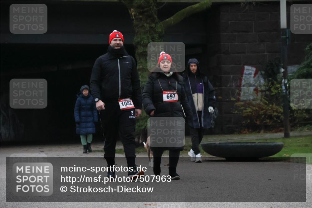 08.12.2024 - St. Pauli X-Mass-Run No. 14 Strokosch-Dieckow http://msf.ph/oto/7507963 08.12.2024 09:49:18 Laufen 1052, 5, 697 meine-sportfotos.de