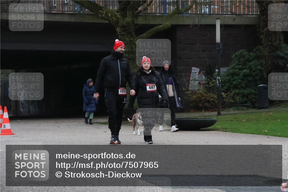 08.12.2024 - St. Pauli X-Mass-Run No. 14 Strokosch-Dieckow http://msf.ph/oto/7507965 08.12.2024 09:49:19 Laufen 1052, 697 meine-sportfotos.de