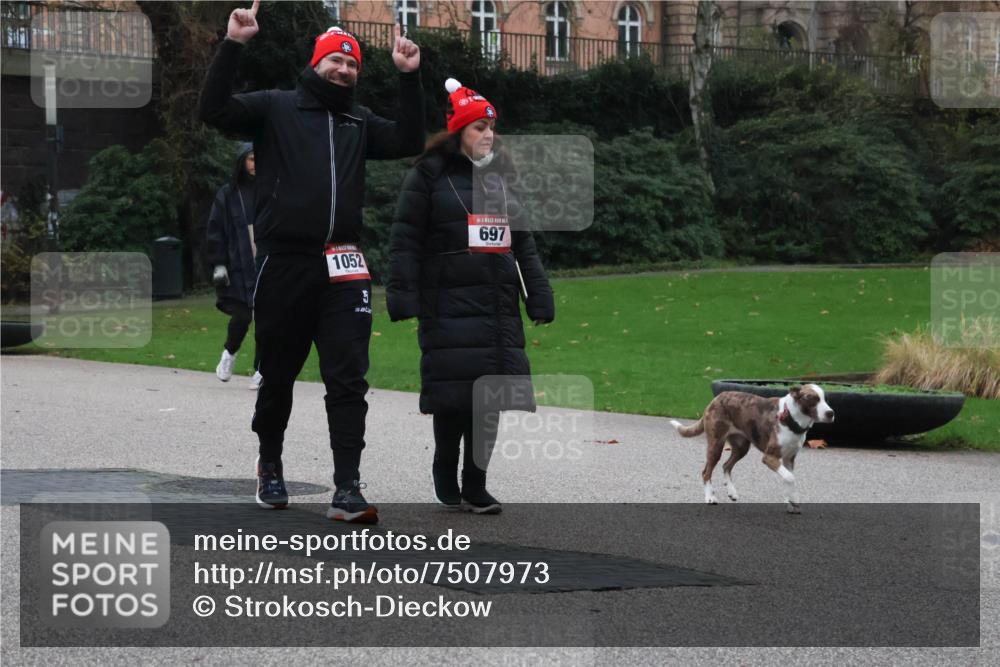 08.12.2024 - St. Pauli X-Mass-Run No. 14 Strokosch-Dieckow http://msf.ph/oto/7507973 08.12.2024 09:49:26 Laufen 1052, 697 meine-sportfotos.de