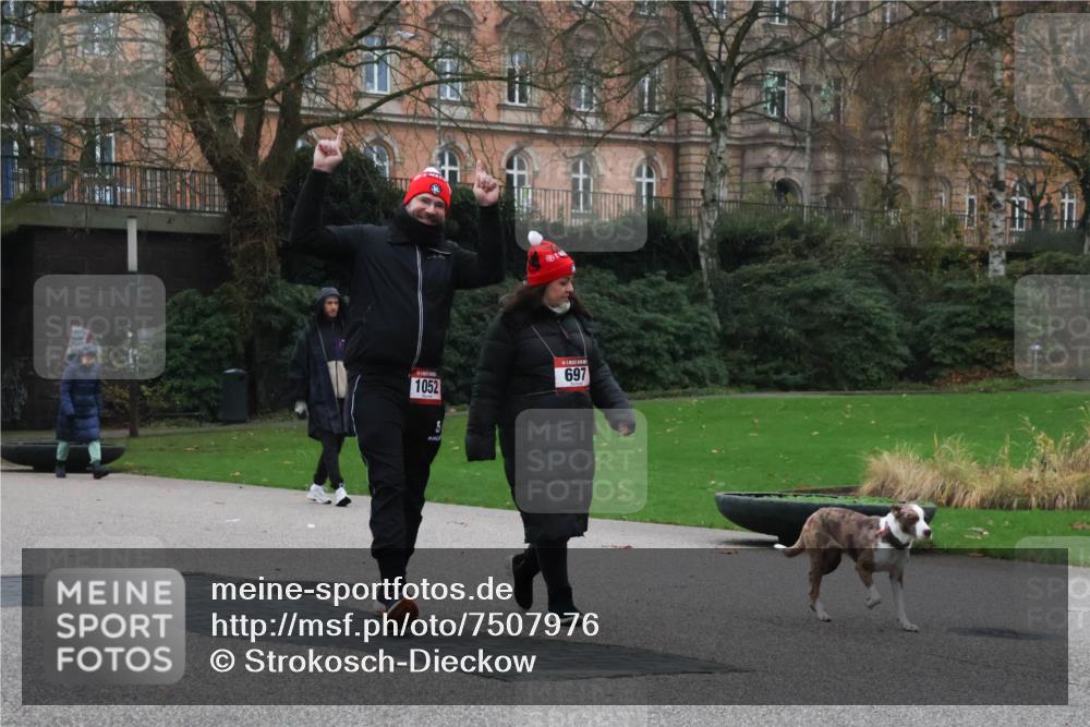 08.12.2024 - St. Pauli X-Mass-Run No. 14 Strokosch-Dieckow http://msf.ph/oto/7507976 08.12.2024 09:49:26 Laufen 1052, 5, 697 meine-sportfotos.de