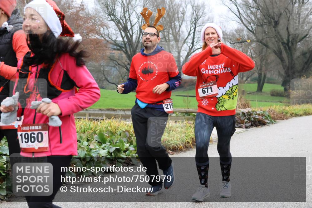 08.12.2024 - St. Pauli X-Mass-Run No. 14 Strokosch-Dieckow http://msf.ph/oto/7507979 08.12.2024 10:53:26 Laufen 14, 1960, 219, 14, 671 meine-sportfotos.de