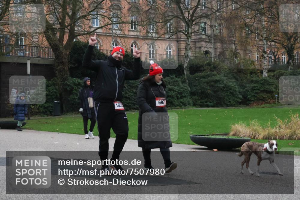 08.12.2024 - St. Pauli X-Mass-Run No. 14 Strokosch-Dieckow http://msf.ph/oto/7507980 08.12.2024 09:49:26 Laufen 105, 697 meine-sportfotos.de