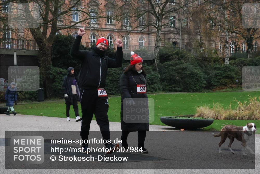 08.12.2024 - St. Pauli X-Mass-Run No. 14 Strokosch-Dieckow http://msf.ph/oto/7507984 08.12.2024 09:49:26 Laufen 1052, 697 meine-sportfotos.de