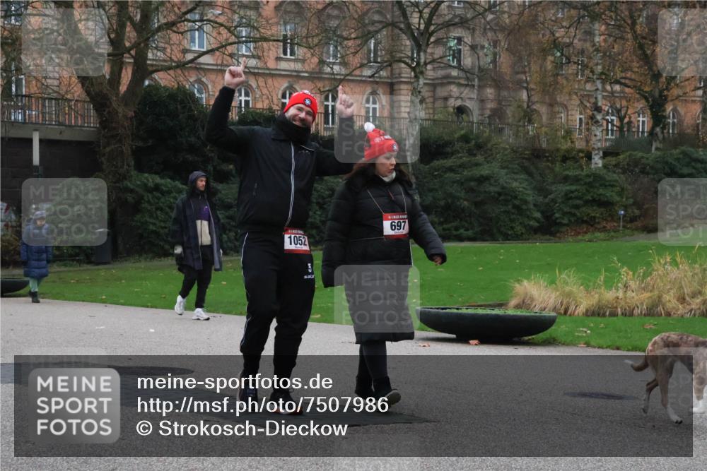 08.12.2024 - St. Pauli X-Mass-Run No. 14 Strokosch-Dieckow http://msf.ph/oto/7507986 08.12.2024 09:49:27 Laufen 1052, 5, 697 meine-sportfotos.de