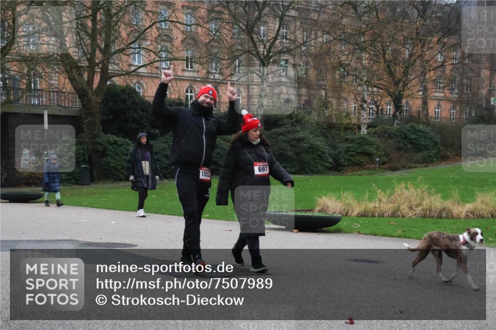 08.12.2024 - St. Pauli X-Mass-Run No. 14 Strokosch-Dieckow http://msf.ph/oto/7507989 08.12.2024 09:49:27 Laufen 1052, 697 meine-sportfotos.de