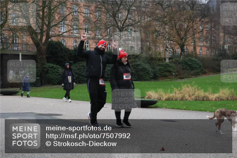 08.12.2024 - St. Pauli X-Mass-Run No. 14 Strokosch-Dieckow http://msf.ph/oto/7507992 08.12.2024 09:49:27 Laufen 105, 697 meine-sportfotos.de