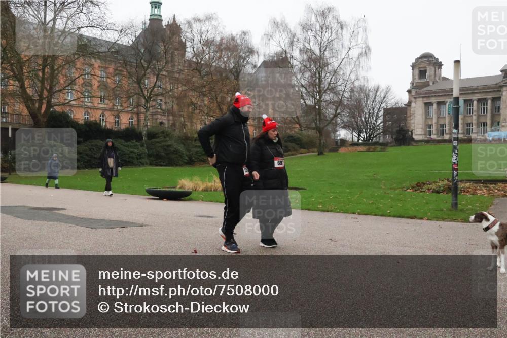 08.12.2024 - St. Pauli X-Mass-Run No. 14 Strokosch-Dieckow http://msf.ph/oto/7508000 08.12.2024 09:49:29 Laufen 697 meine-sportfotos.de