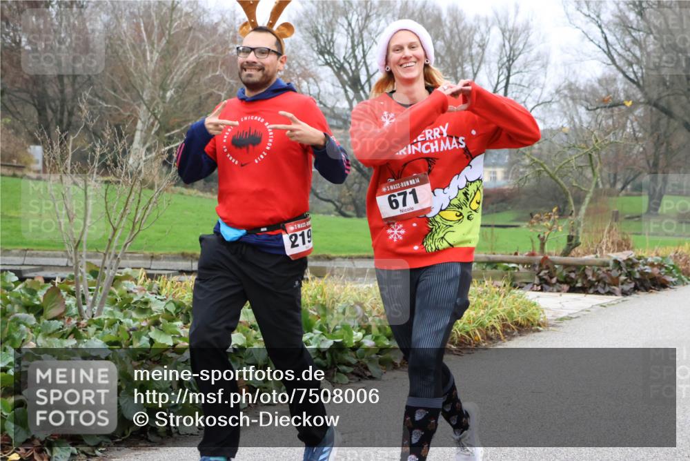 08.12.2024 - St. Pauli X-Mass-Run No. 14 Strokosch-Dieckow http://msf.ph/oto/7508006 08.12.2024 10:53:26 Laufen 219, 14, 671 meine-sportfotos.de