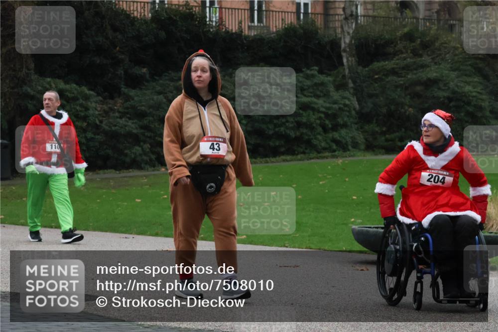 08.12.2024 - St. Pauli X-Mass-Run No. 14 Strokosch-Dieckow http://msf.ph/oto/7508010 08.12.2024 09:52:23 Laufen 110, 43, 14, 204 meine-sportfotos.de