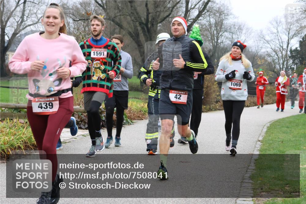 08.12.2024 - St. Pauli X-Mass-Run No. 14 Strokosch-Dieckow http://msf.ph/oto/7508041 08.12.2024 10:53:32 Laufen 14, 439, 1591, 50, 14, 42, 1069 meine-sportfotos.de