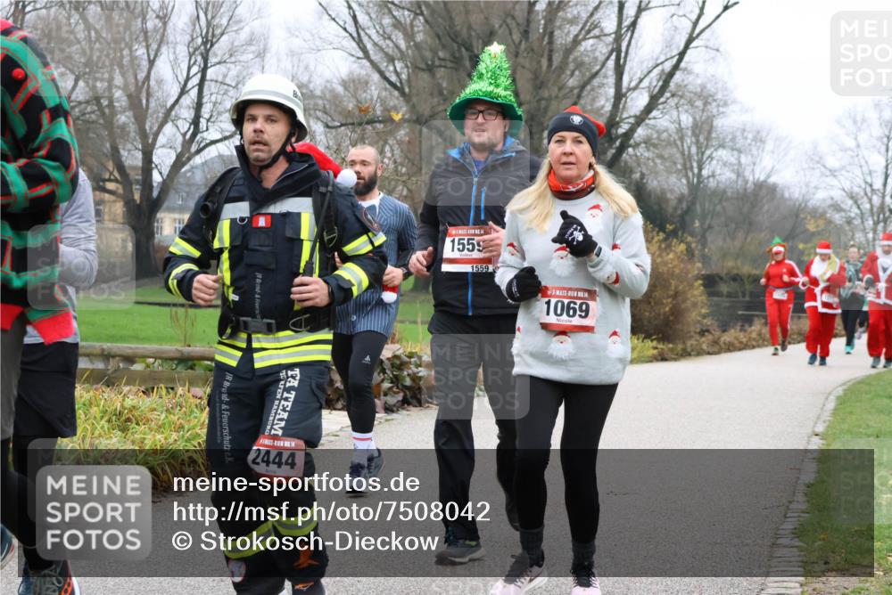 08.12.2024 - St. Pauli X-Mass-Run No. 14 Strokosch-Dieckow http://msf.ph/oto/7508042 08.12.2024 10:53:34 Laufen 14, 1559, 1559, 14, 1069, 14, 2444 meine-sportfotos.de