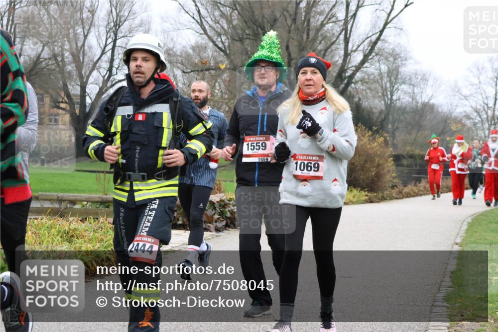 08.12.2024 - St. Pauli X-Mass-Run No. 14 Strokosch-Dieckow http://msf.ph/oto/7508045 08.12.2024 10:53:35 Laufen 14, 2444, 14, 1559, 1559, 14, 1069 meine-sportfotos.de