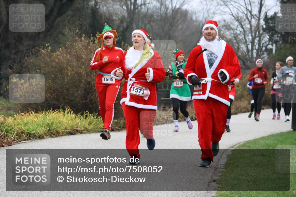 08.12.2024 - St. Pauli X-Mass-Run No. 14 Strokosch-Dieckow http://msf.ph/oto/7508052 08.12.2024 10:53:39 Laufen 1505, 14, 1571, 1819, 1573, 2319, 2322 meine-sportfotos.de