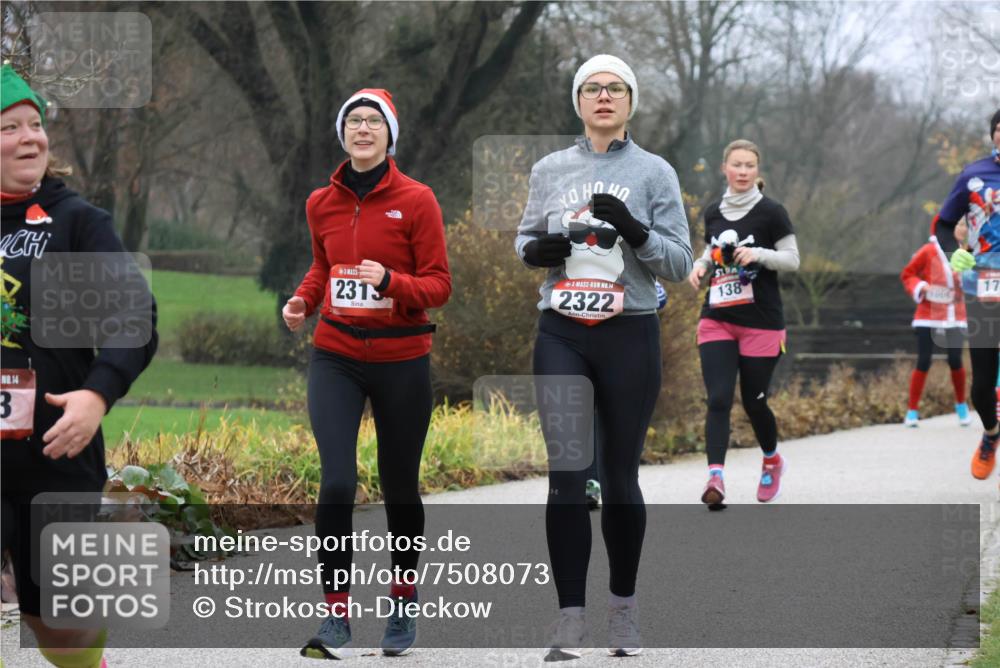08.12.2024 - St. Pauli X-Mass-Run No. 14 Strokosch-Dieckow http://msf.ph/oto/7508073 08.12.2024 10:53:50 Laufen 2313, 14, 2322, 14, 3, 138, 5095, 17 meine-sportfotos.de