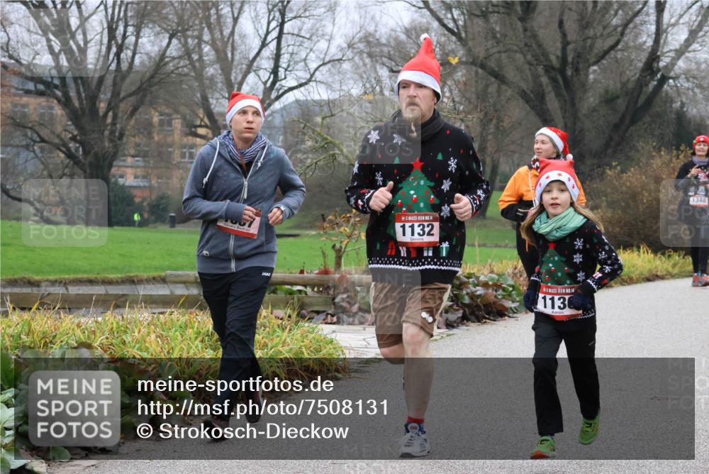 08.12.2024 - St. Pauli X-Mass-Run No. 14 Strokosch-Dieckow http://msf.ph/oto/7508131 08.12.2024 10:54:10 Laufen 1867, 14, 1132, 14, 1136, 1348 meine-sportfotos.de