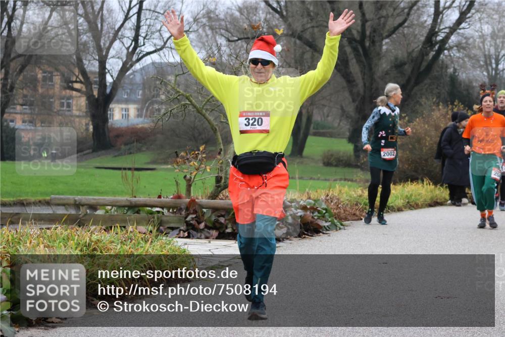 08.12.2024 - St. Pauli X-Mass-Run No. 14 Strokosch-Dieckow http://msf.ph/oto/7508194 08.12.2024 10:54:27 Laufen 14, 320, 2002, 20 meine-sportfotos.de