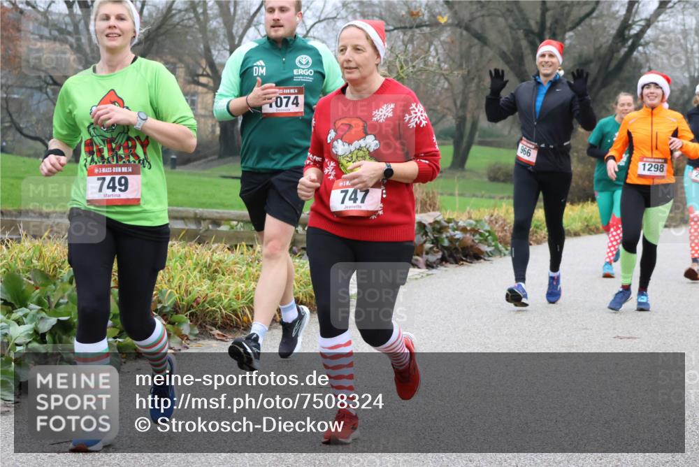 08.12.2024 - St. Pauli X-Mass-Run No. 14 Strokosch-Dieckow http://msf.ph/oto/7508324 08.12.2024 10:55:01 Laufen 14, 749, 14, 074, 747, 966, 1298 meine-sportfotos.de