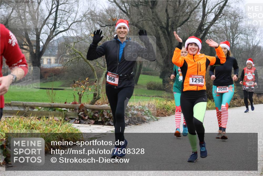 08.12.2024 - St. Pauli X-Mass-Run No. 14 Strokosch-Dieckow http://msf.ph/oto/7508328 08.12.2024 10:55:02 Laufen 966, 1298, 2040, 490 meine-sportfotos.de