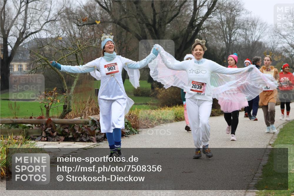 08.12.2024 - St. Pauli X-Mass-Run No. 14 Strokosch-Dieckow http://msf.ph/oto/7508356 08.12.2024 10:55:13 Laufen 902, 00, 2039, 2039, 192, 2408 meine-sportfotos.de