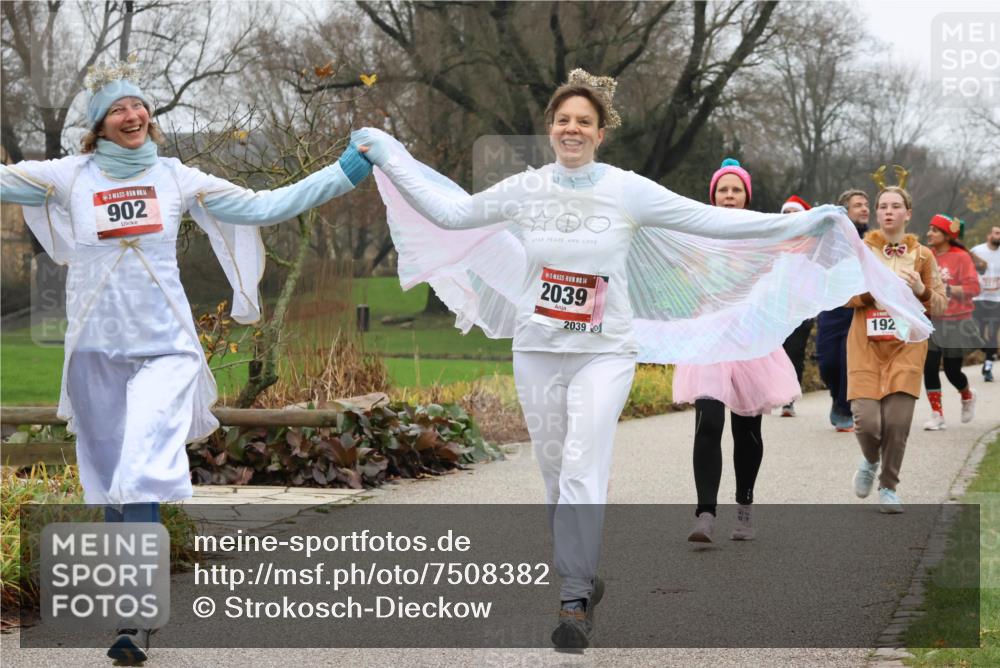 08.12.2024 - St. Pauli X-Mass-Run No. 14 Strokosch-Dieckow http://msf.ph/oto/7508382 08.12.2024 10:55:14 Laufen 902, 14, 2039, 2039, 192 meine-sportfotos.de