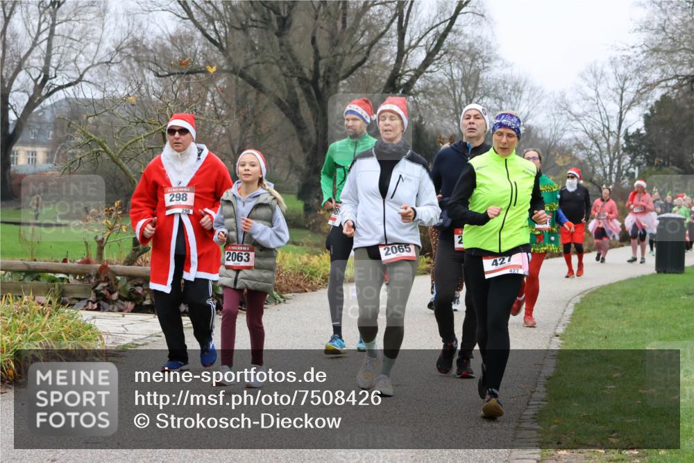 08.12.2024 - St. Pauli X-Mass-Run No. 14 Strokosch-Dieckow http://msf.ph/oto/7508426 08.12.2024 10:55:43 Laufen 298, 298, 14, 2063, 2065, 427 meine-sportfotos.de