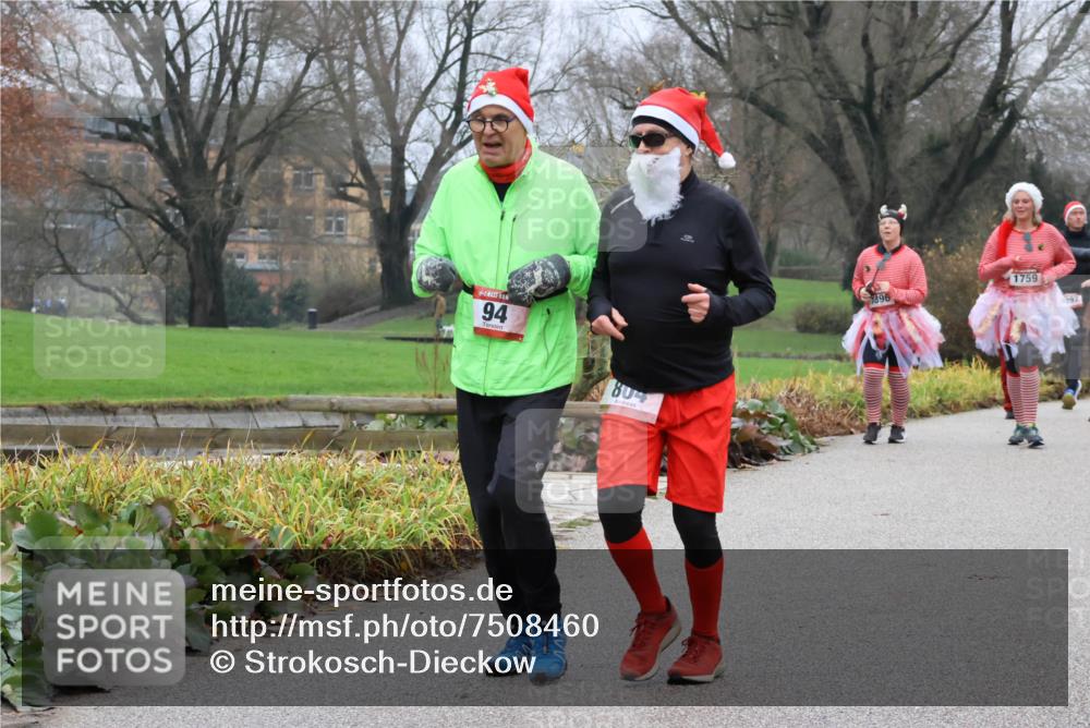 08.12.2024 - St. Pauli X-Mass-Run No. 14 Strokosch-Dieckow http://msf.ph/oto/7508460 08.12.2024 10:55:53 Laufen 94, 804, 1896, 1759, 97 meine-sportfotos.de