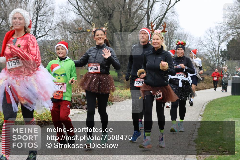08.12.2024 - St. Pauli X-Mass-Run No. 14 Strokosch-Dieckow http://msf.ph/oto/7508475 08.12.2024 10:55:59 Laufen 14, 1759, 47, 1053, 229, 96, 122 meine-sportfotos.de