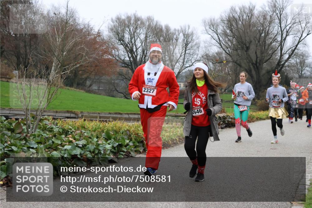 08.12.2024 - St. Pauli X-Mass-Run No. 14 Strokosch-Dieckow http://msf.ph/oto/7508581 08.12.2024 10:56:52 Laufen 2327, 5, 2446, 1151, 1157 meine-sportfotos.de