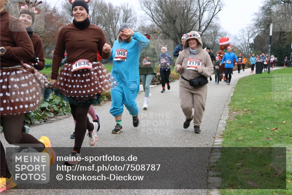 08.12.2024 - St. Pauli X-Mass-Run No. 14 Strokosch-Dieckow http://msf.ph/oto/7508787 08.12.2024 10:57:56 Laufen 1636, 1945, 1945, 300, 3403, 2179, 1851, 1847 meine-sportfotos.de
