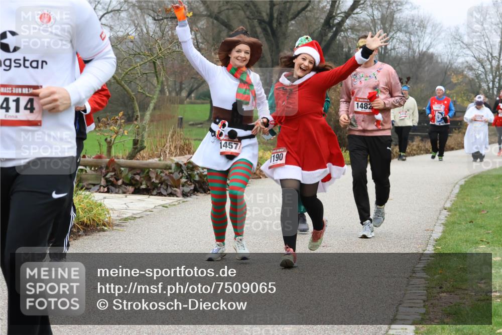 08.12.2024 - St. Pauli X-Mass-Run No. 14 Strokosch-Dieckow http://msf.ph/oto/7509065 08.12.2024 10:59:41 Laufen 414, 1457, 1190, 1482, 3400, 2015 meine-sportfotos.de