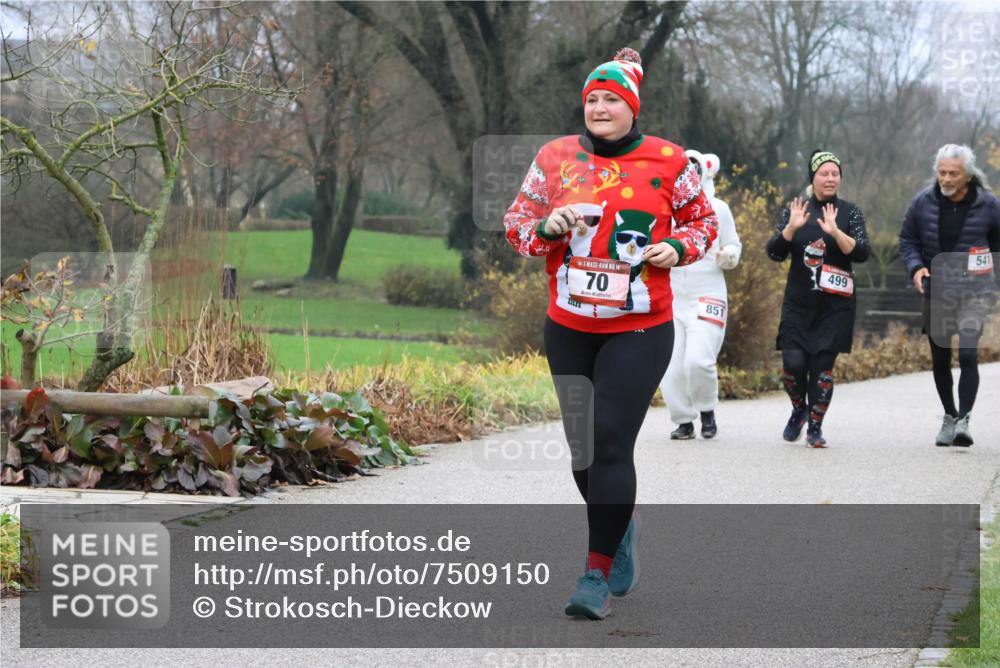 08.12.2024 - St. Pauli X-Mass-Run No. 14 Strokosch-Dieckow http://msf.ph/oto/7509150 08.12.2024 11:00:21 Laufen 14, 70, 851, 499, 541 meine-sportfotos.de