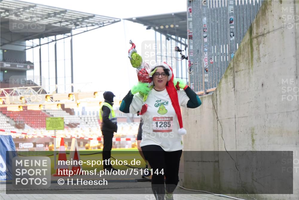 08.12.2024 - St. Pauli X-Mass-Run No. 14 H.Heesch http://msf.ph/oto/7516144 08.12.2024 10:53:07 Ziel 1285 meine-sportfotos.de