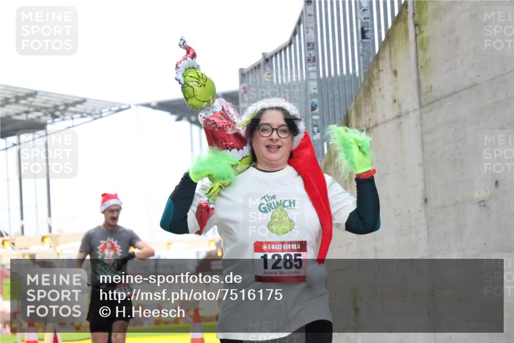 08.12.2024 - St. Pauli X-Mass-Run No. 14 H.Heesch http://msf.ph/oto/7516175 08.12.2024 10:53:08 Ziel 1285 meine-sportfotos.de
