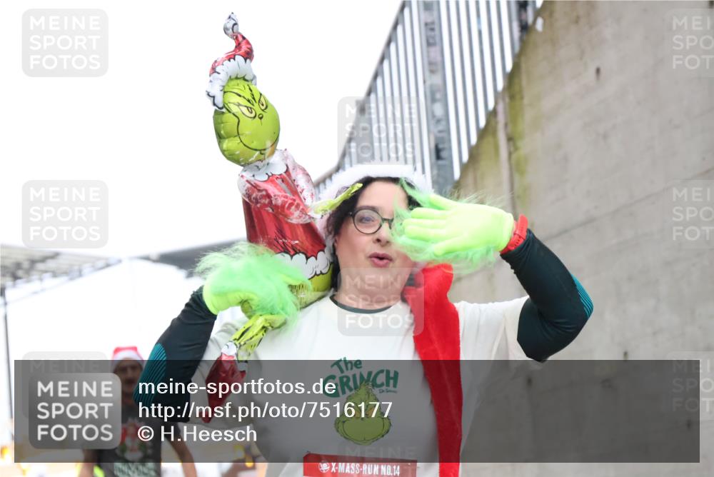 08.12.2024 - St. Pauli X-Mass-Run No. 14 H.Heesch http://msf.ph/oto/7516177 08.12.2024 10:53:10 Ziel 1285, 1285 meine-sportfotos.de