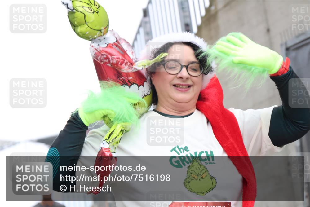 08.12.2024 - St. Pauli X-Mass-Run No. 14 H.Heesch http://msf.ph/oto/7516198 08.12.2024 10:53:10 Ziel 1285, 1285 meine-sportfotos.de