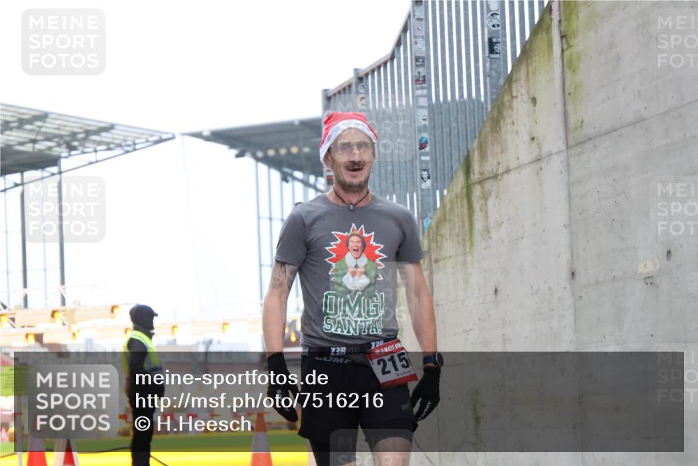 08.12.2024 - St. Pauli X-Mass-Run No. 14 H.Heesch http://msf.ph/oto/7516216 08.12.2024 10:53:12 Ziel 1285, 1285 meine-sportfotos.de