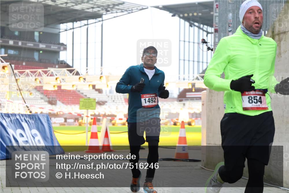 08.12.2024 - St. Pauli X-Mass-Run No. 14 H.Heesch http://msf.ph/oto/7516246 08.12.2024 10:53:41 Ziel 854, 1478, 854, 1478, 1492 meine-sportfotos.de