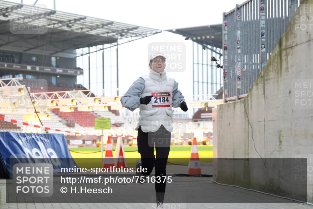 08.12.2024 - St. Pauli X-Mass-Run No. 14 H.Heesch http://msf.ph/oto/7516375 08.12.2024 10:54:58 Ziel 875, 2184 meine-sportfotos.de