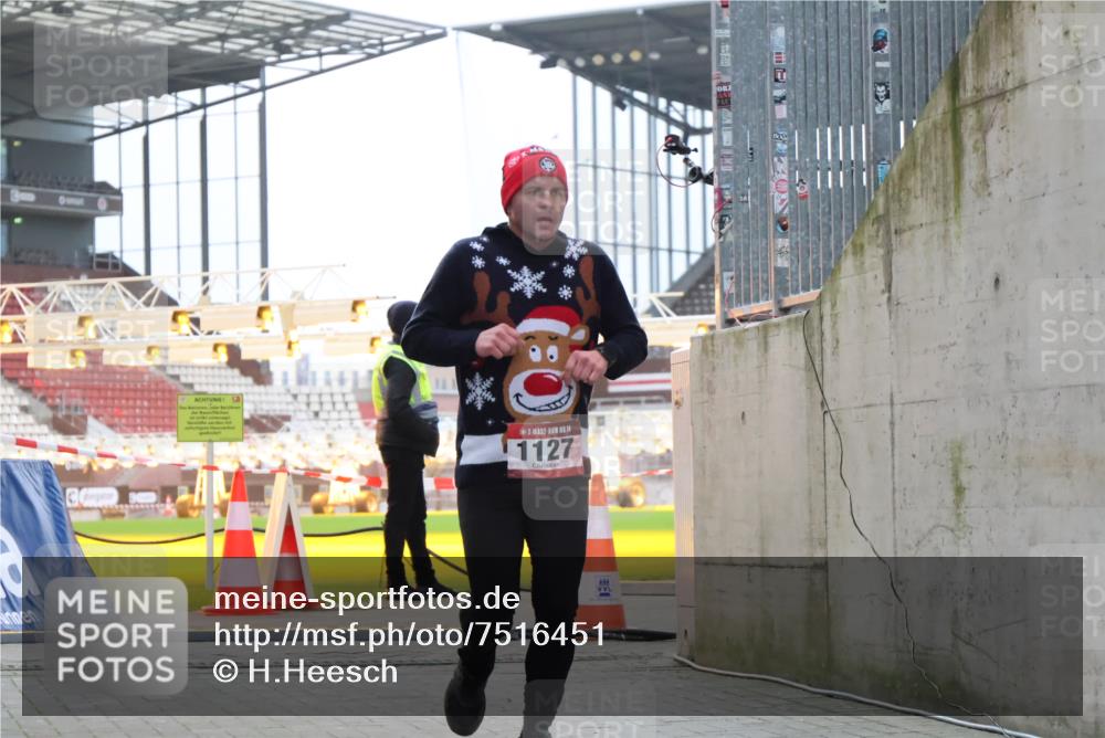 08.12.2024 - St. Pauli X-Mass-Run No. 14 H.Heesch http://msf.ph/oto/7516451 08.12.2024 10:55:20 Ziel 1127, 1799 meine-sportfotos.de