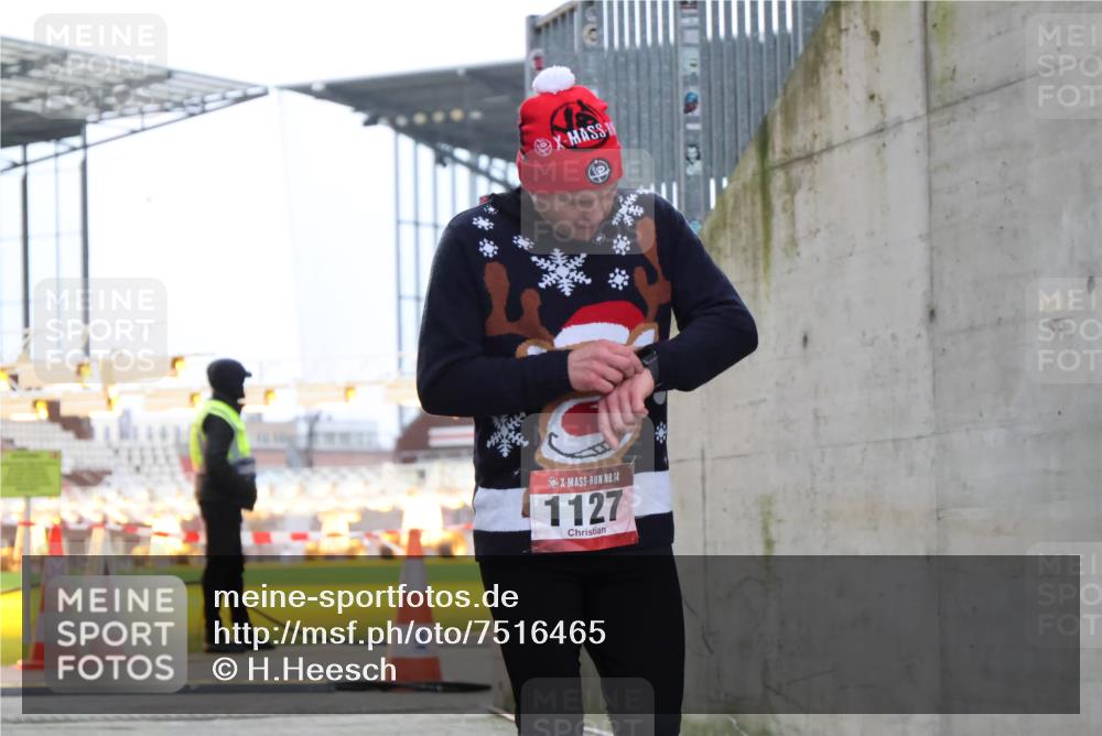08.12.2024 - St. Pauli X-Mass-Run No. 14 H.Heesch http://msf.ph/oto/7516465 08.12.2024 10:55:21 Ziel 1127, 1799 meine-sportfotos.de