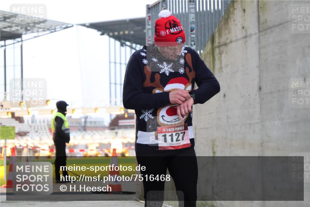 08.12.2024 - St. Pauli X-Mass-Run No. 14 H.Heesch http://msf.ph/oto/7516468 08.12.2024 10:55:22 Ziel 1127, 1127, 1799 meine-sportfotos.de