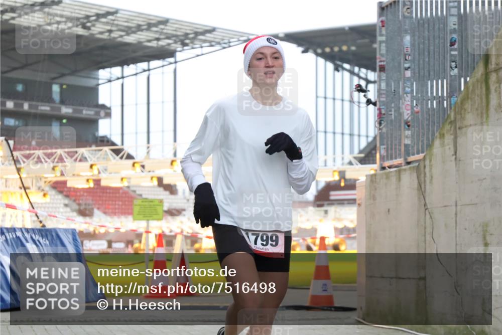 08.12.2024 - St. Pauli X-Mass-Run No. 14 H.Heesch http://msf.ph/oto/7516498 08.12.2024 10:55:27 Ziel 1127, 1799 meine-sportfotos.de
